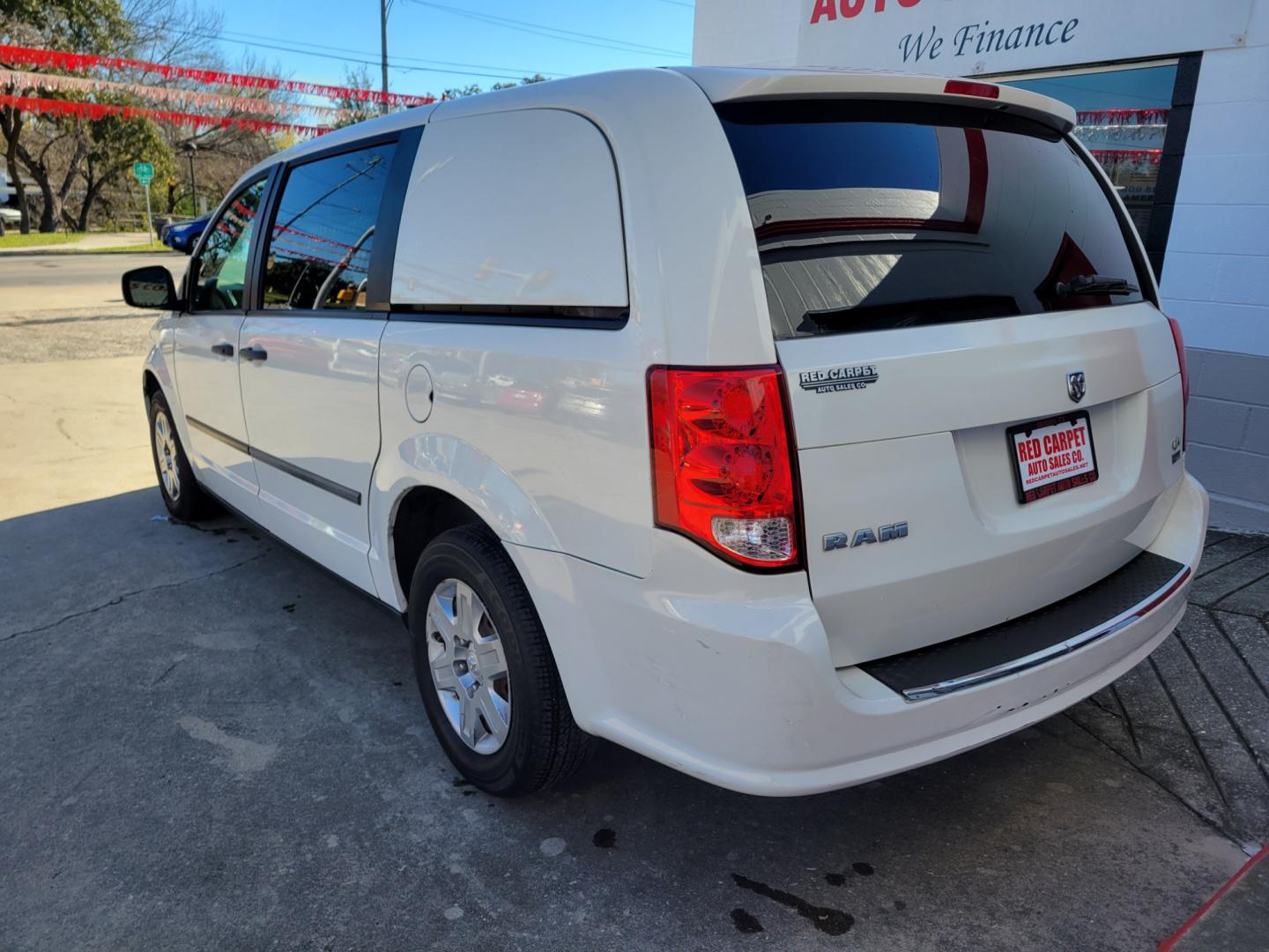 2013 WHITE Dodge Cargo Van Base (2C4JRGAG7DR) with an 3.6L V6 DOHC 24V engine, 4-Speed Automatic transmission, located at 503 West Court, Seguin, TX, 78155, (830) 379-3373, 29.568621, -97.969803 - 2013 Dodge Cargo Van Base with a 3.6L V6 DOHC 24V, Automatic, Tilt, Cruise, CD/AUX Stereo, Power Windows, Locks and Side Mirrors, Dual Climate Control, Tinted Windows, Custom Vinyl Paneled Flooring, Built in Rear Shelving, Cage Divider, Rear Wiper, Rear Defroster and more!! - Photo#3